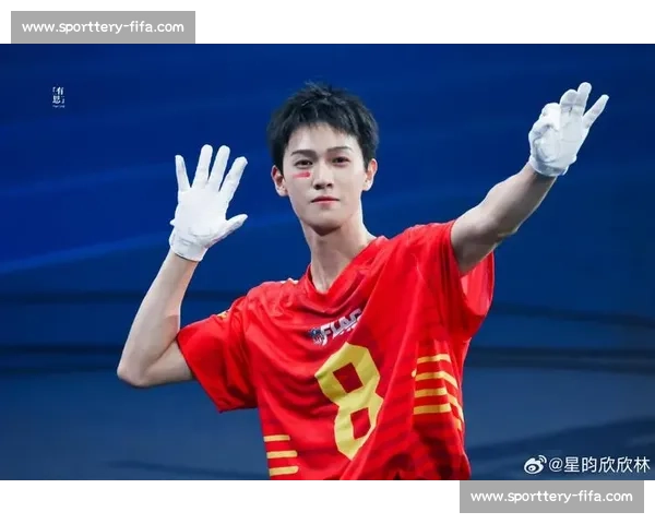 李昀锐邢武篮球路透释出！红色球服点燃体育生荷尔蒙风暴