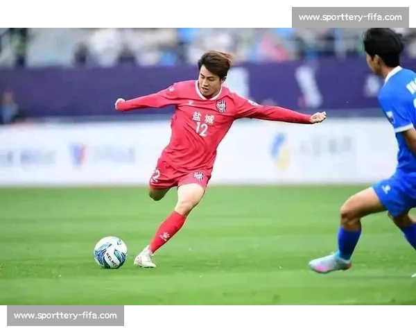 苏超球员海底捞兼职获赞：赛场与职场的励志双面人生