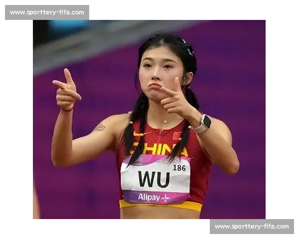 吴艳妮：赛场狂飙破纪录，场外甜飒展豹系魅力